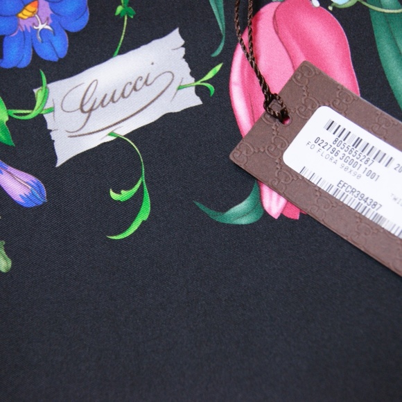 New Gucci Scarf Floral 1 Print Iconic Multicolor Black Silk Wrap - Picture 9 of 13
